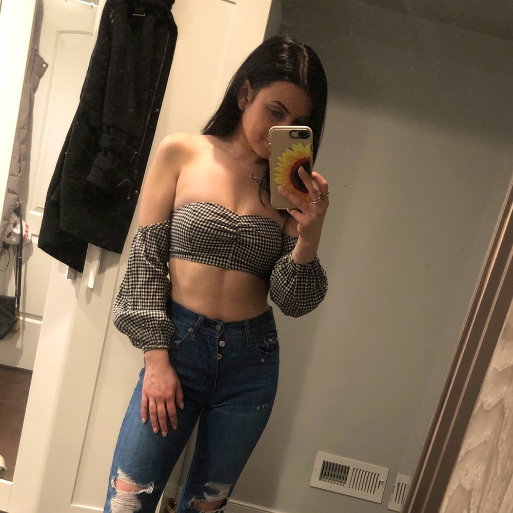 HONEY PUNCH | gingham crop top. - Picture 6 of 6